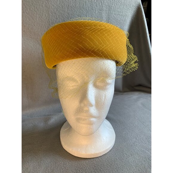 Ladies Gold Velvet Hat with Netting Vintage - Picture 2 of 9